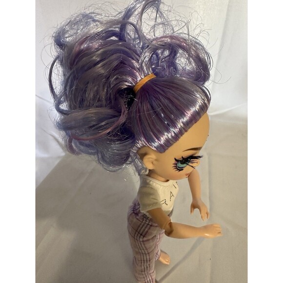 Rainbow High Junior High PJ Party Violet Willow Purple Fashion Doll - Picture 5 of 5